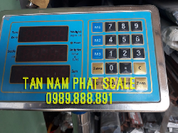 Cân bàn tính giá màn hình inox  - ặt màn hình bằng inox chống nước. 
Truy cập và chỉnh sửa các nội dung trên tem trên máy vi tính.
Có nhiều mẫu tem, thêm bớt các mã theo nhu cầu sử dụng của từng đơn vị 
Đĩa cân bằng Inox 304 phù hợp việc vệ sinh và sử dụng đa ngành nghề.
Có thanh hiển thị cần